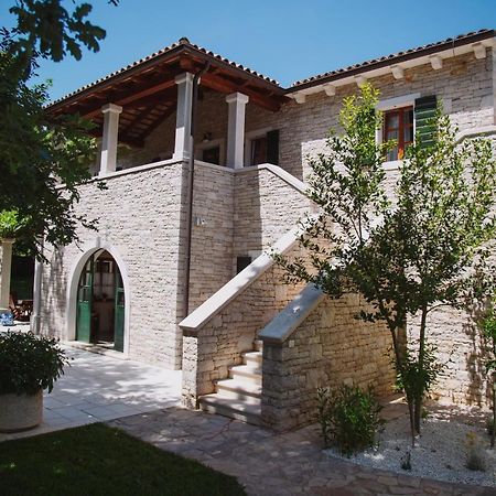 Villa Kringa Tinjan Exterior photo