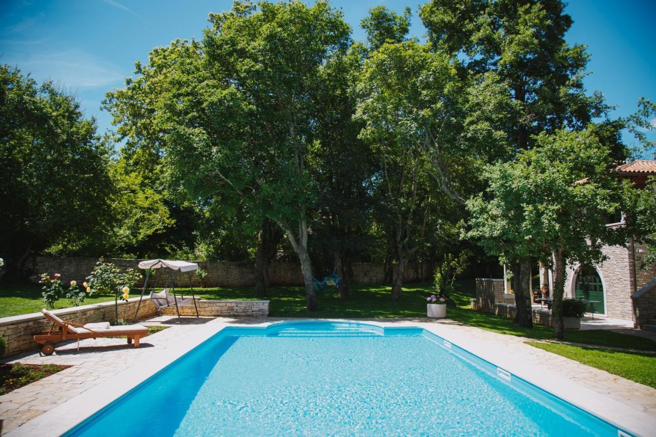 Villa Kringa Tinjan Exterior photo