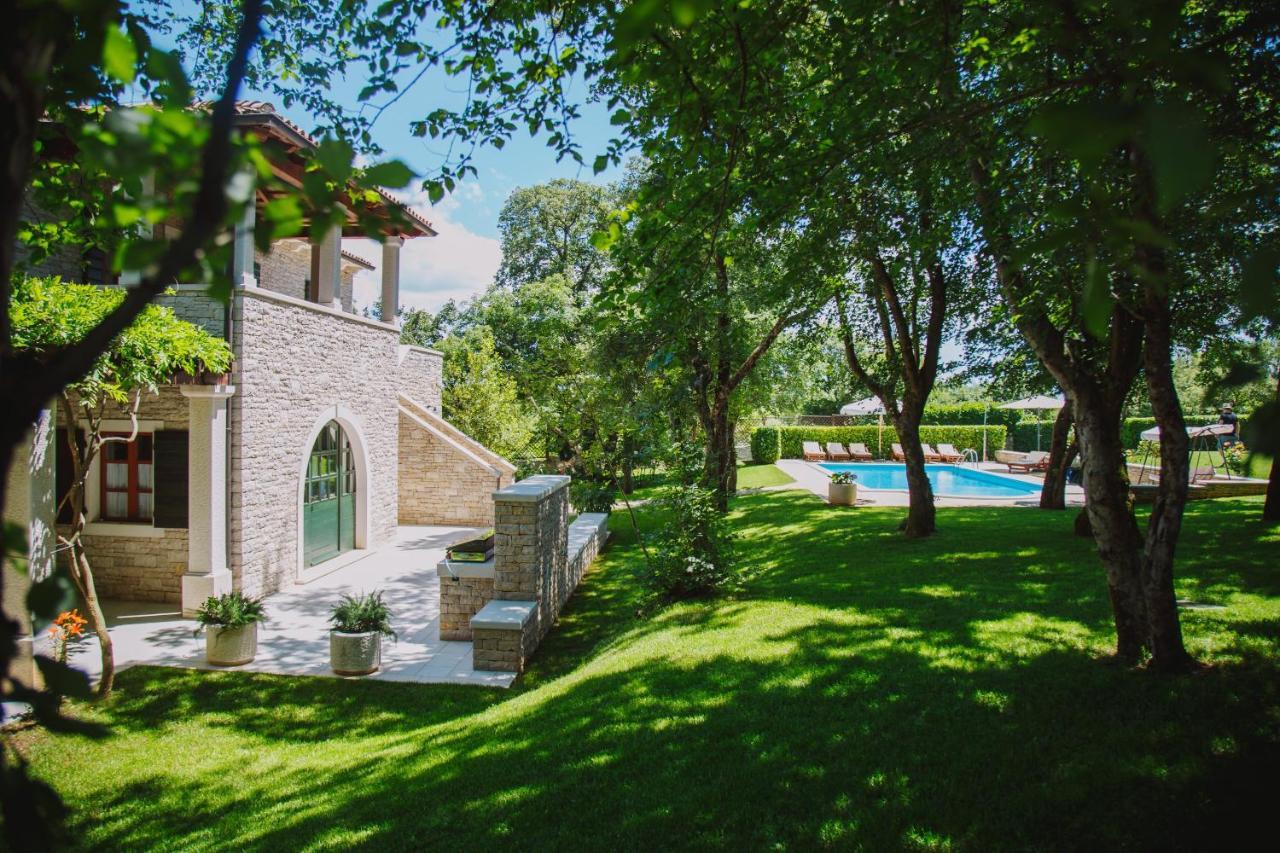 Villa Kringa Tinjan Exterior photo