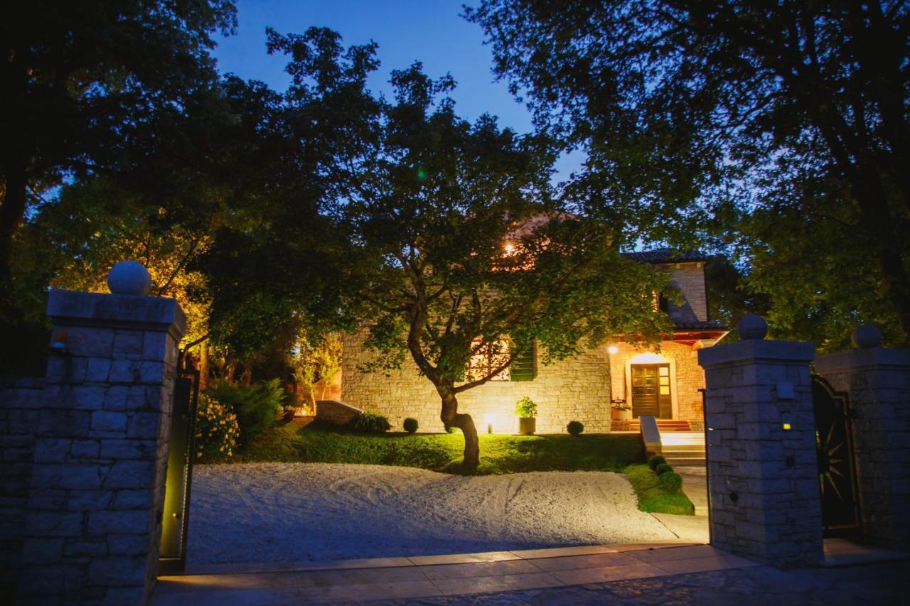 Villa Kringa Tinjan Exterior photo